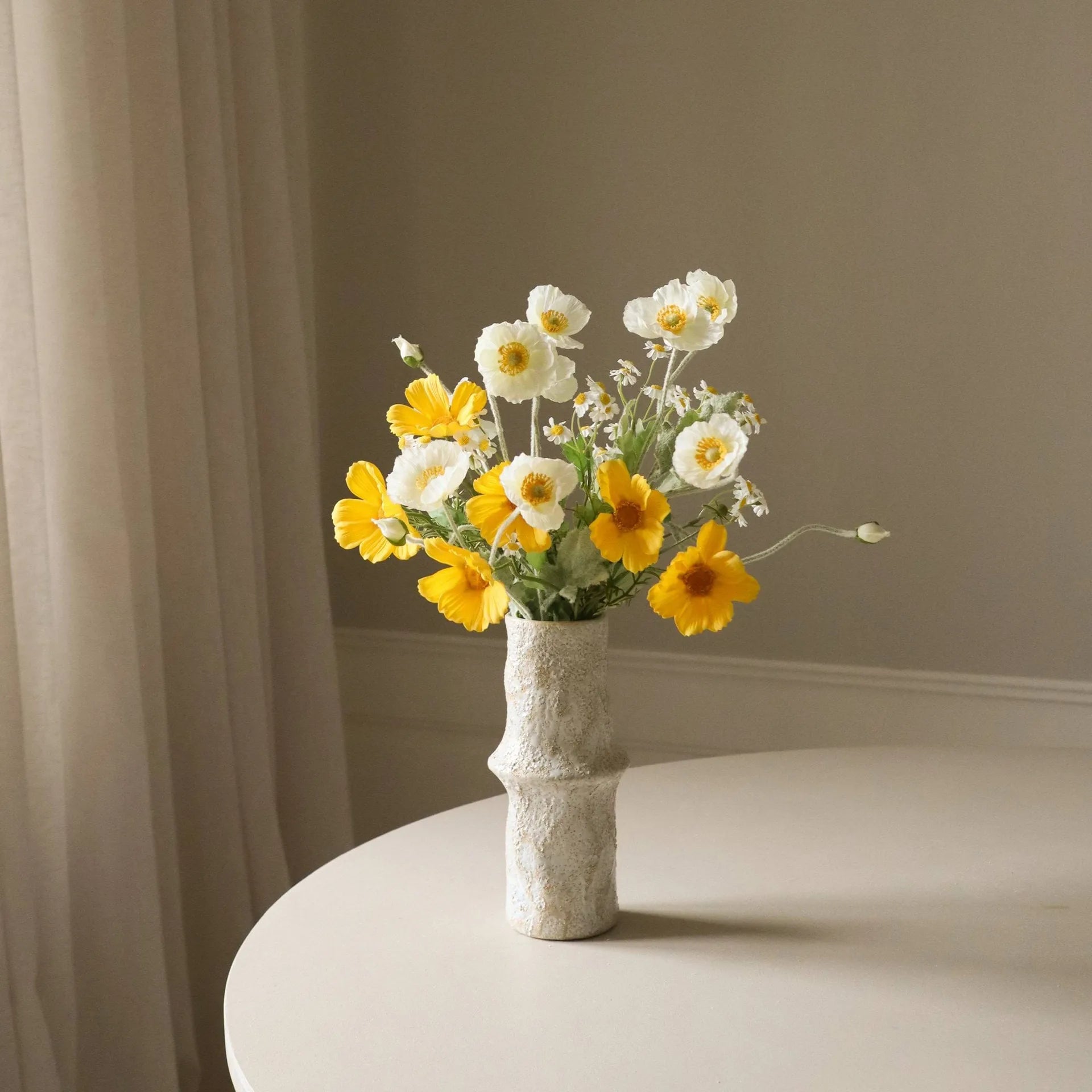 Künstlicher Blumenstrauß mit naturgetreuem Design