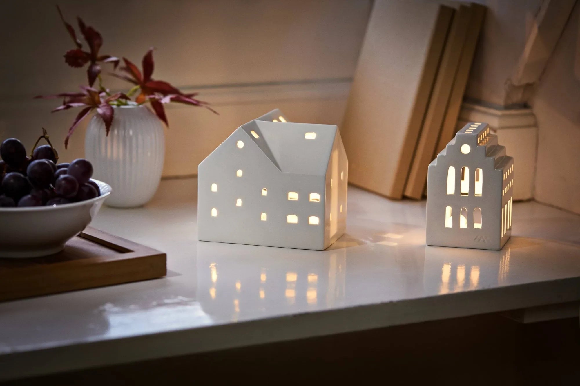 Urbaner Kerzenleuchter aus Keramik mit Fensterdesign